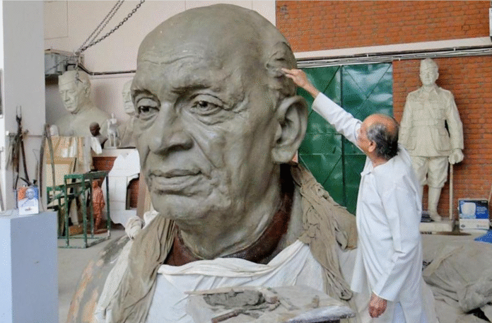 Popular sculptor Ram Sutar passes away