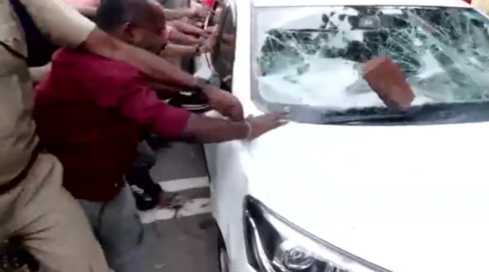 CPIM workers attack ED officials' vehicle with bricks
