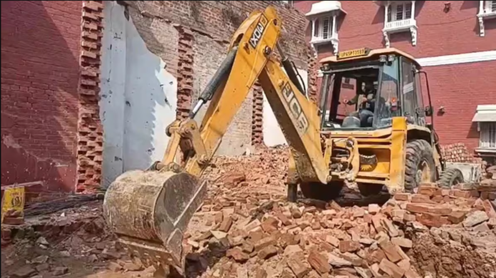Bulldozer action in Varanasi's Dalmandi