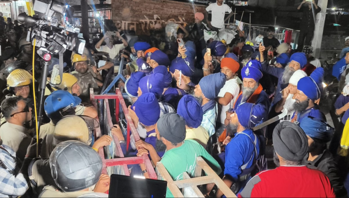 Nihang Sikhs' protest at the Uttarakhand border